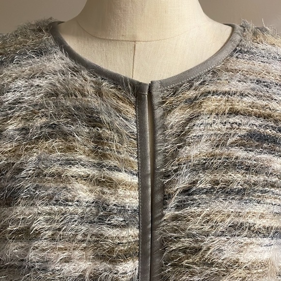 NWT Calvin Klein women’s cardigan knit sweater light 1 hook neck closure fuzzy L - Picture 4 of 10